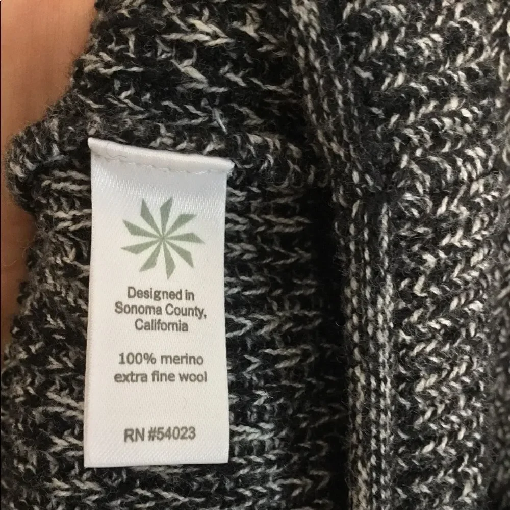Vintage women Nordic wool cardigan‎